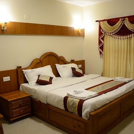 Hotel Vasantham Palace Ooty Extérieur photo