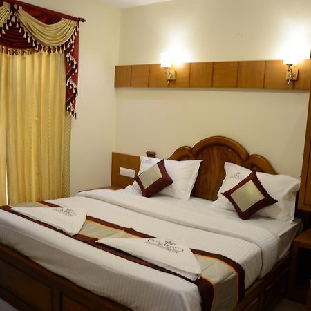 Hotel Vasantham Palace Ooty Extérieur photo
