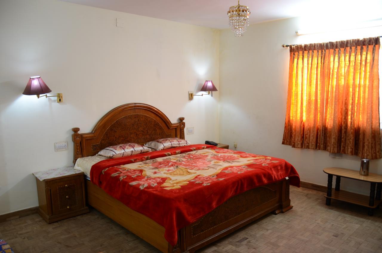Hotel Vasantham Palace Ooty Extérieur photo