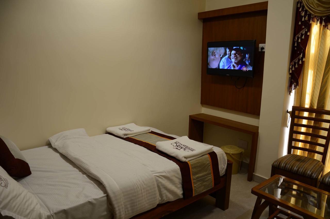 Hotel Vasantham Palace Ooty Extérieur photo